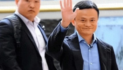 马云保镖舍命为其挡子弹,奖金百万买房买车,马云卸任后过得咋样?