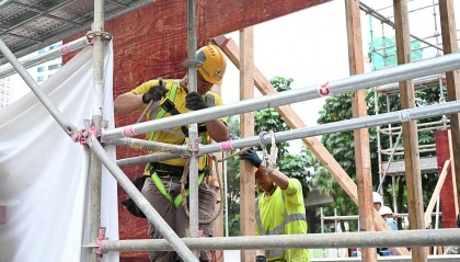 赴香港做建筑工月薪3万月休9天,搞清全貌再说羡慕