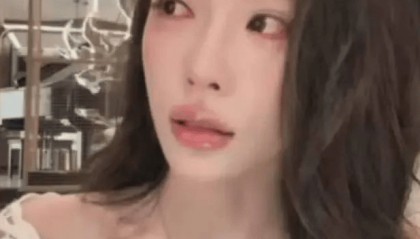 “迪迪不畏”直播落泪向黄子韬致歉,此前在直播中询问黄子韬 “你有想过和老婆离婚吗”