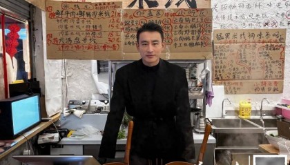 31岁男模冠军退圈，在武汉卖米粉，开业一周就火了