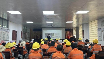 深圳光明交警为环卫工人送上“安全锦囊”