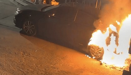 北京一代驾小哥乱扔烟头,凌晨烧毁一辆车!警方:拘