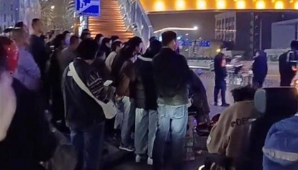 临汾一男子过天桥从楼梯滚落身亡，多方回应