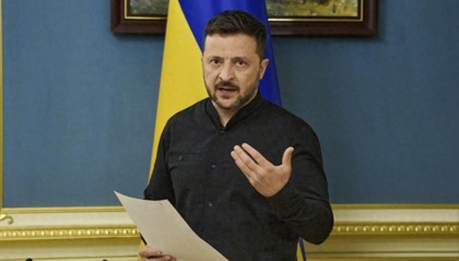 美俄结束通话不到24小时,泽连斯基就动作频频要开国际会议,还高调允许俄罗斯参与