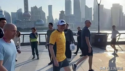 澳大利亚总理抵沪再次漫步外滩,旁边还有上海球迷“老熟人”,你偶遇了吗?