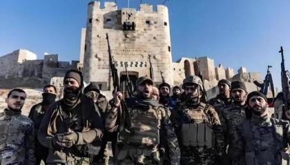 多国雇佣兵参战,叙军悍将出山,万人高呼参军,阿勒颇首战大捷
