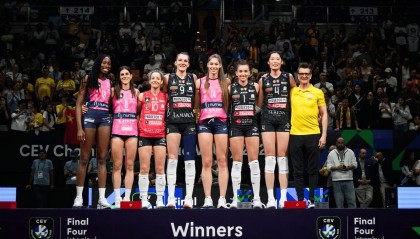 争议!女排夺冠海报独缺朱婷 袁心玥恩师第4入围全明星