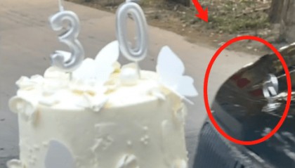 热搜第一!“挖呀挖”黄老师疑开豪车引热议