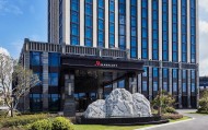万豪酒店8888元一桌婚宴被曝使用预制菜:酒店方否认,业绩低迷多次被曝服务质量问题