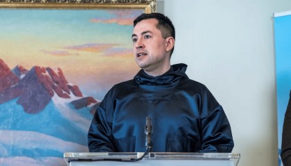 特朗普称美国拥有格陵兰岛“绝对必要”，格陵兰岛自治政府总理发声：不卖