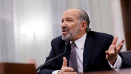 美商务部长：数百万工人将拧着小螺丝造iPhone