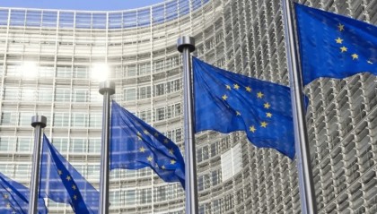 欧盟对华提了三个要求，中方答不答应？我外长直接当面把话挑明