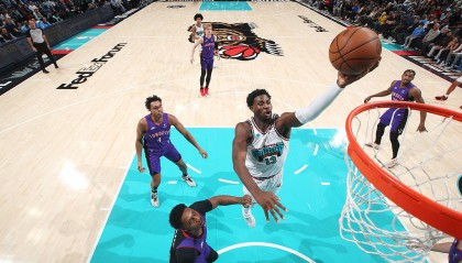 对攻战狂轰155分 灰熊8人得分上双送猛龙9连败