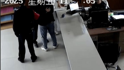 “女士，请把您的丈夫也叫来吧……”