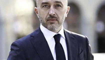 乌克兰终于恍然大悟,泽连斯基开始悄悄掉头,最大金主已早已换人!