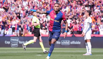 赛季四杀!西甲-姆巴佩戴帽拉菲2球 巴萨4-3皇马7分领跑