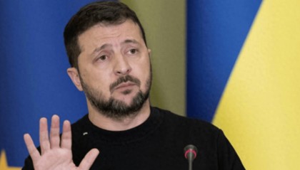 泽连斯基公开指责中国援俄，三家中企资产遭冻结，中国拒绝买单，外交部回应掷地有声！