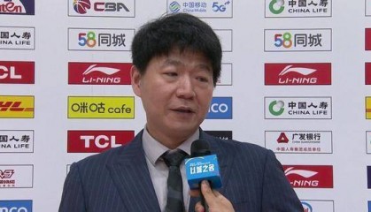 新疆男篮两大败笔，一个太软一个太老