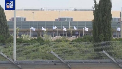 总台记者探访以遭袭机场:爆炸波及范围广 大量航班取消