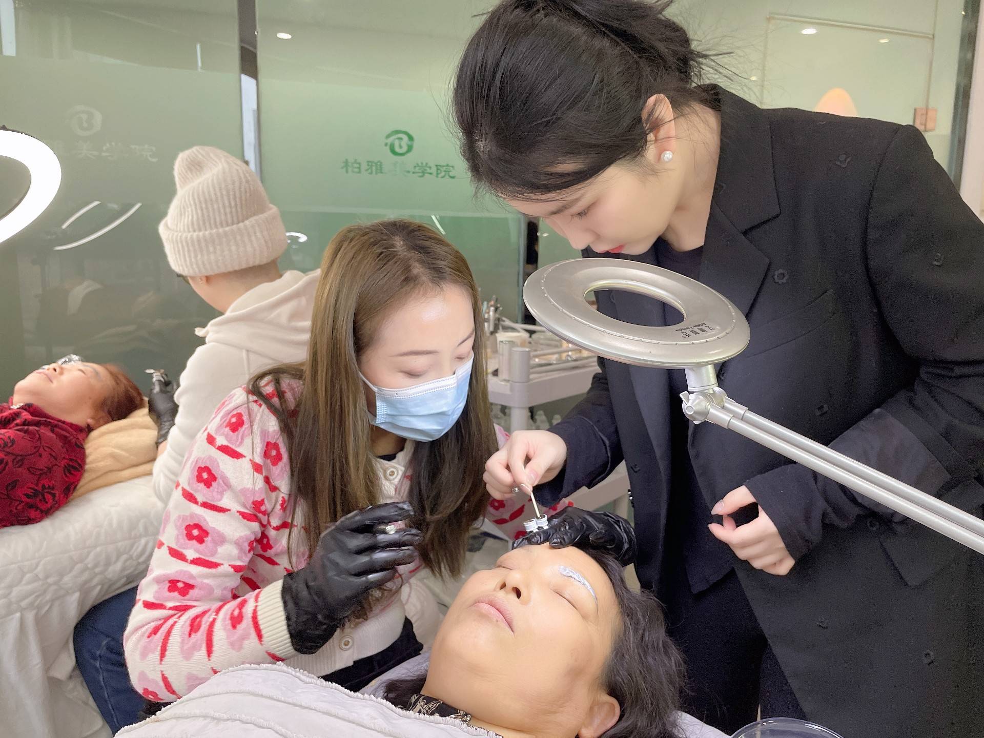 学美甲美睫去哪里学最好