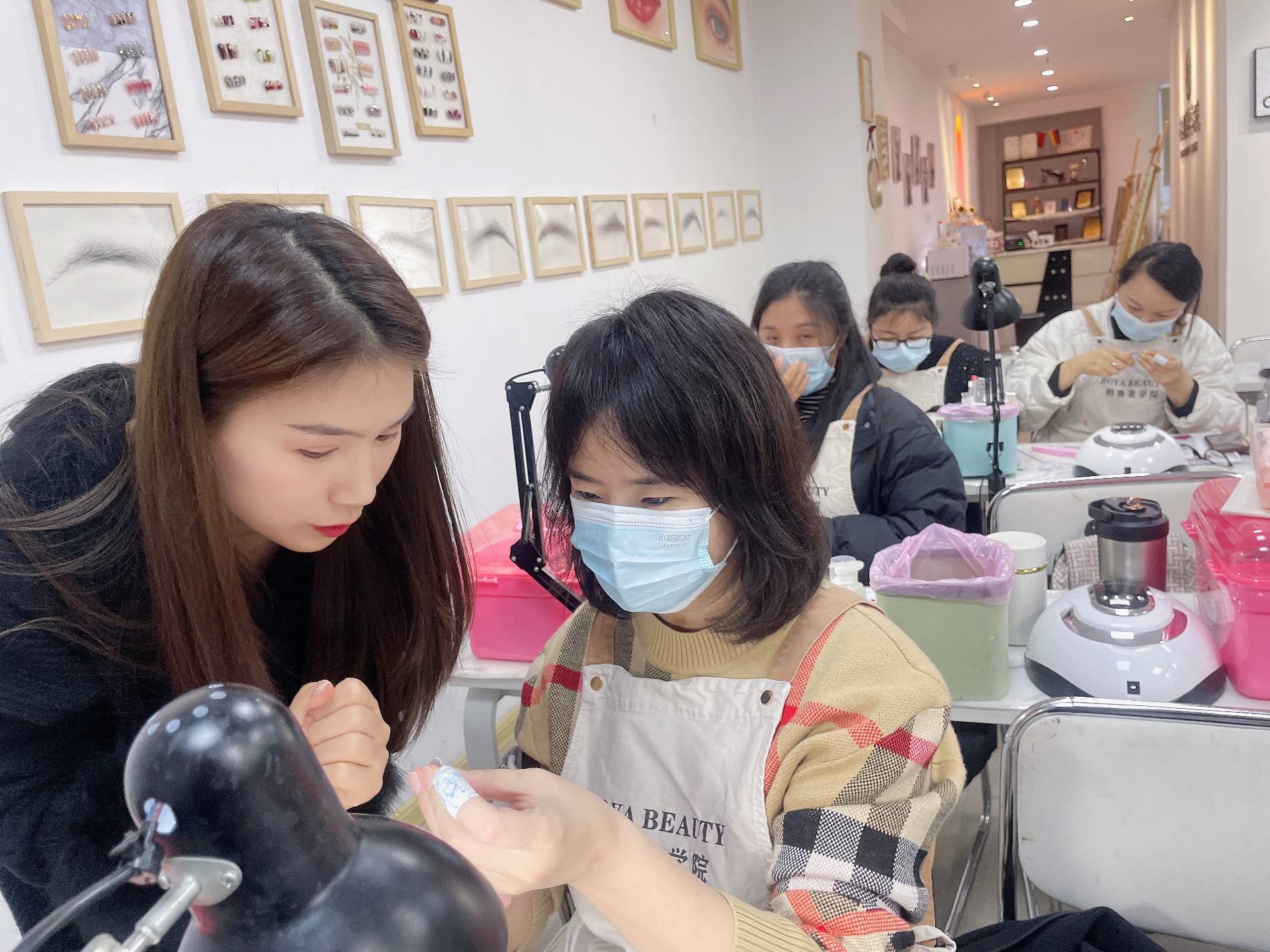 学美甲美睫去哪里学最好