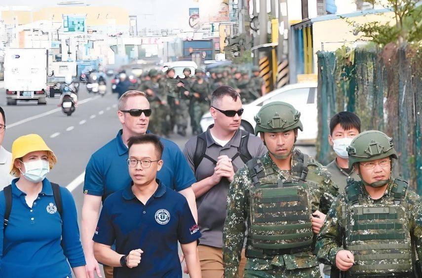 美国专家建议撤走在台教官团，“台独分子”跪地挽留人格丧尽