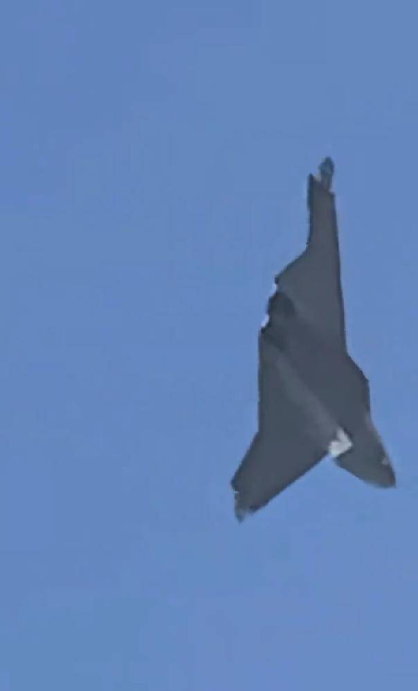 无空速管，疑似第二架歼-50：美国精神胜利法，新六代机东亚决战